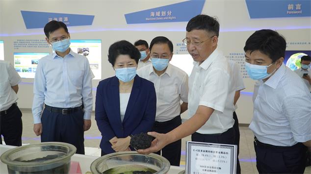 吳桂英調研長沙礦冶院科技創(chuàng)新及國家重點實驗室建設情況