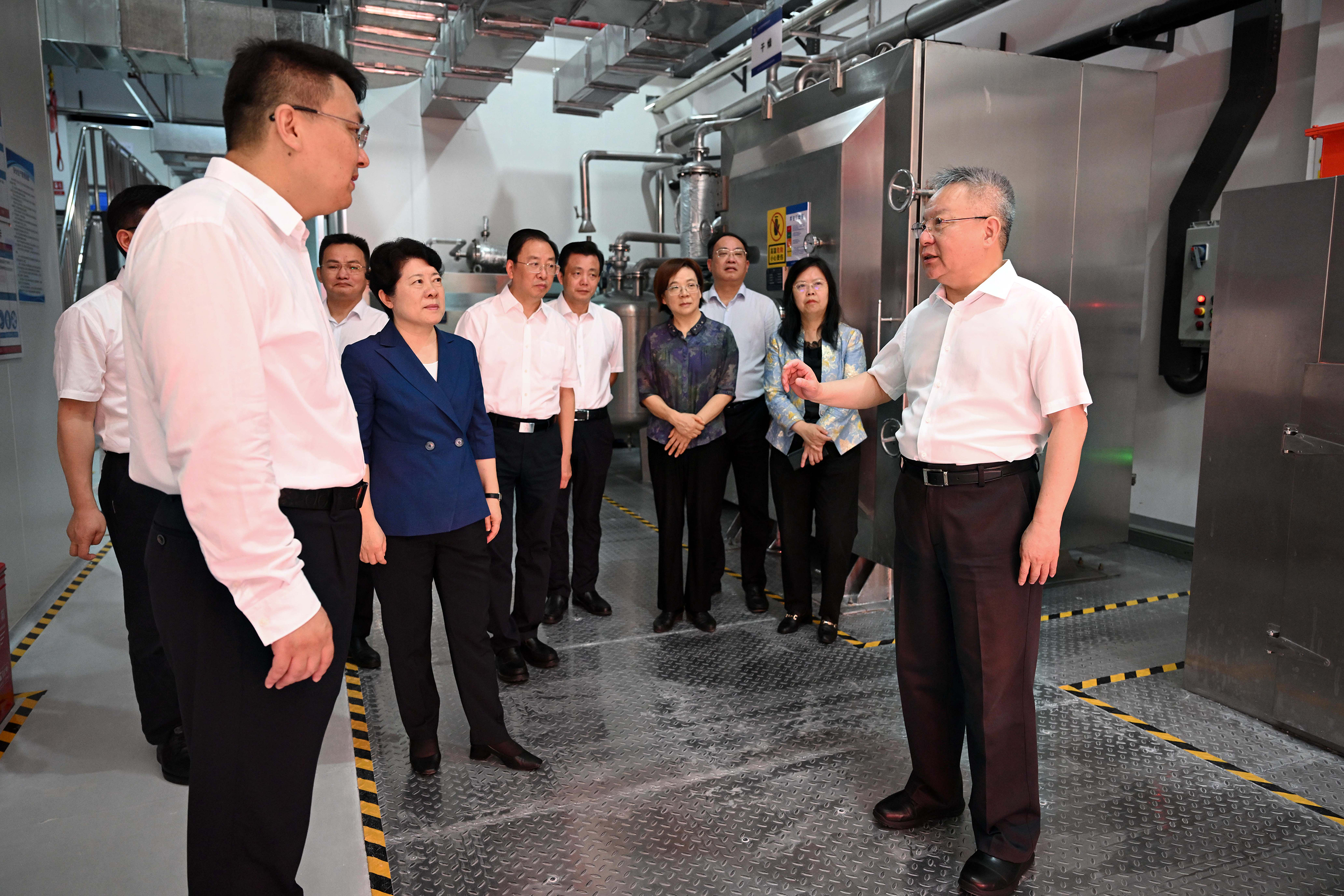 沈曉明調研新能源產(chǎn)業(yè)發(fā)展在延伸產(chǎn)業(yè)鏈提高附加值上下功夫